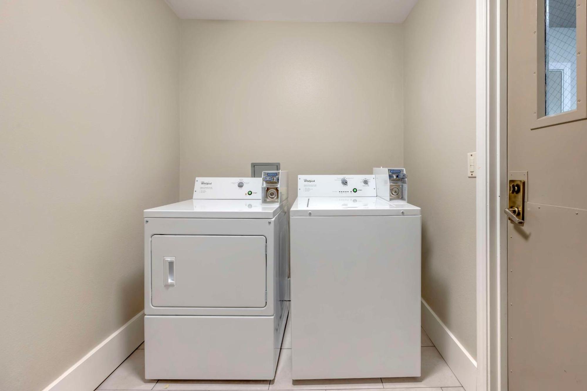 Best Western Plus Grand Manor Inn Springfield Bagian luar foto
