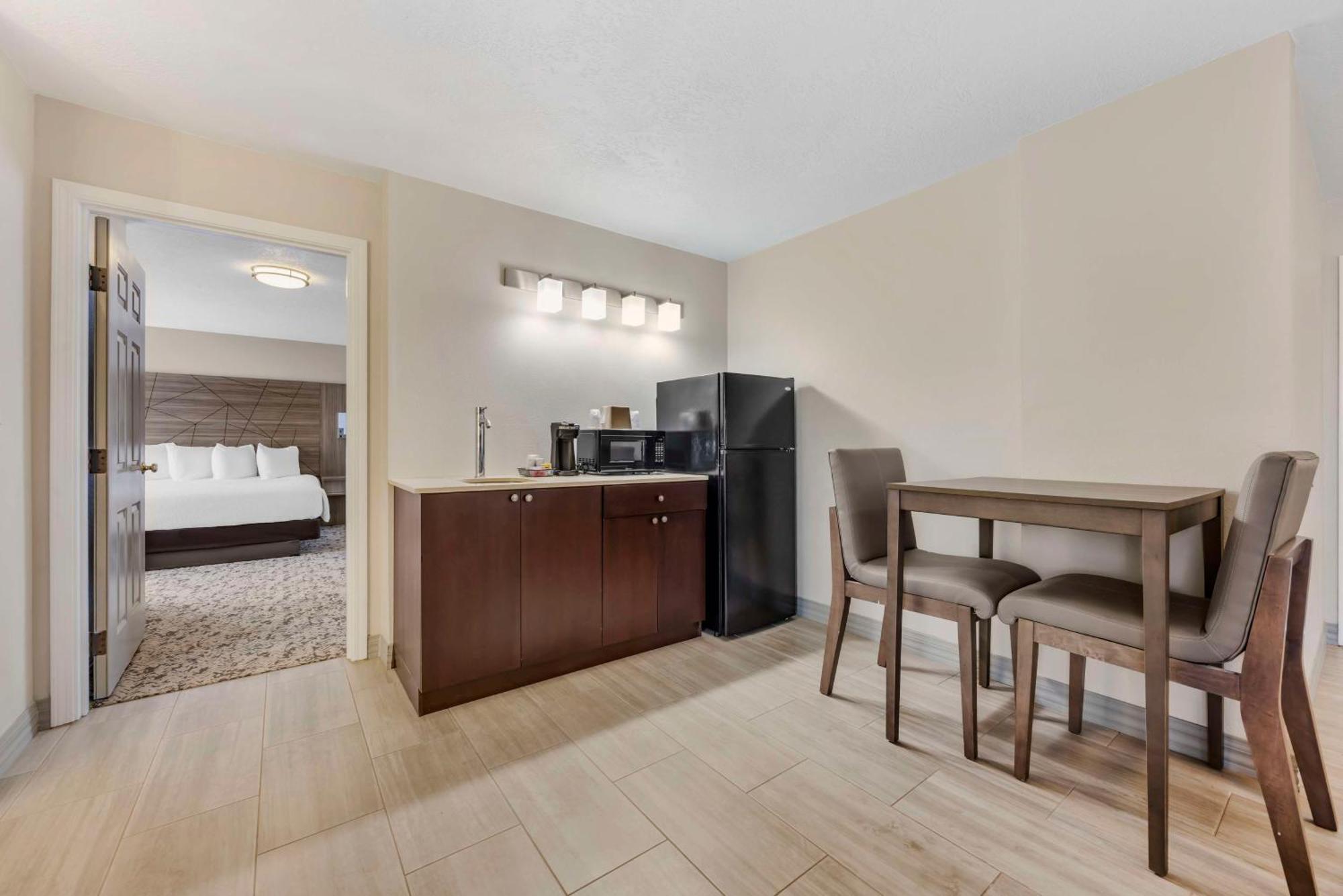 Best Western Plus Grand Manor Inn Springfield Bagian luar foto