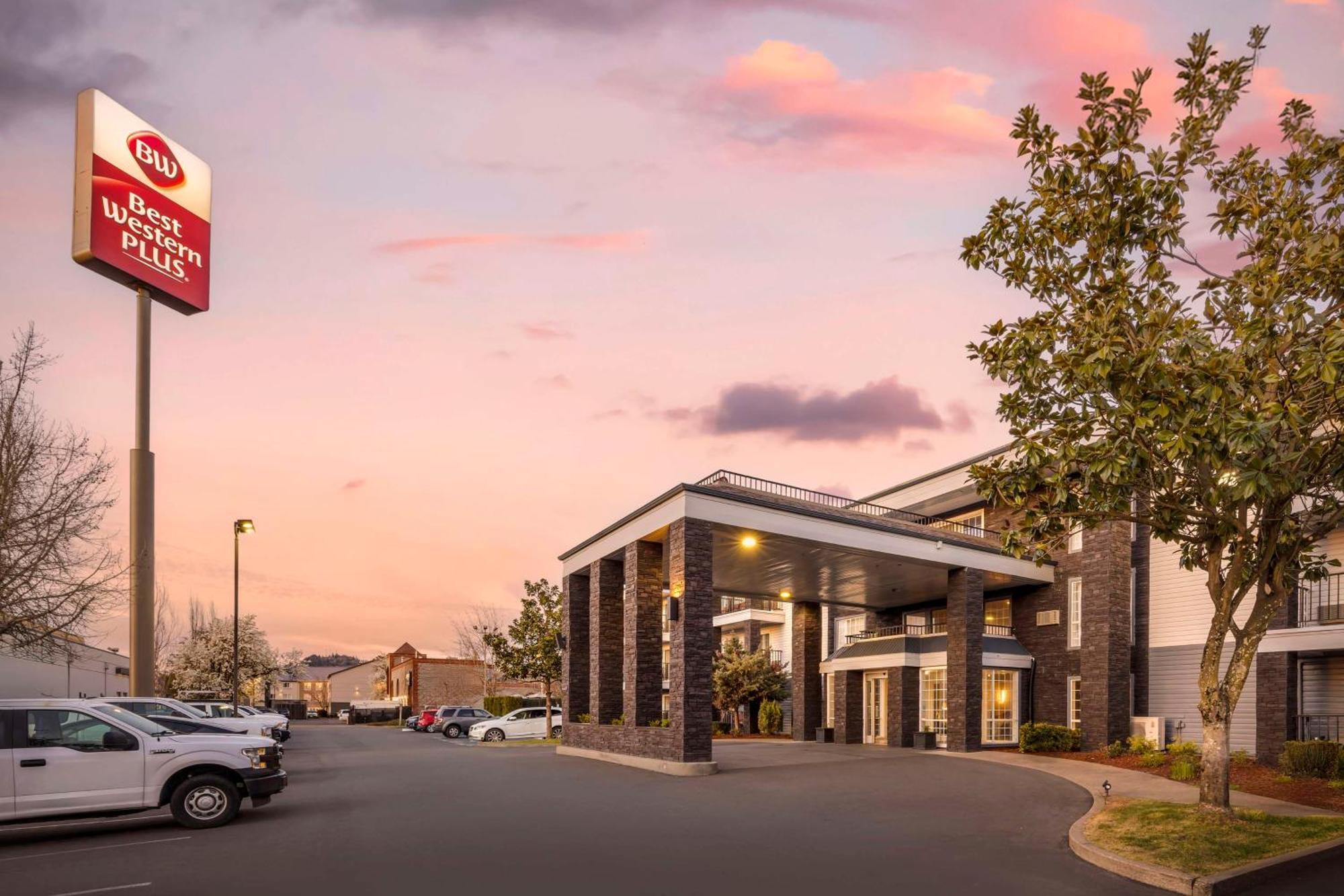Best Western Plus Grand Manor Inn Springfield Bagian luar foto